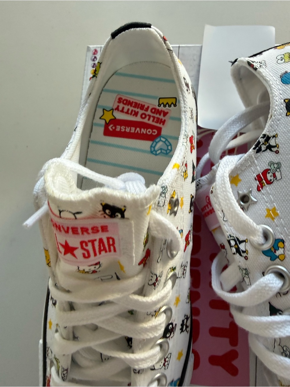 New women’s Sz 6.5, 8 Converse White Low Top Shoes with Hello Kitty - Picture 6 of 9